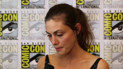 Phoebe_Tonkin__The_Originals__Teases_Hayley_s_Hybrid_Future_-_Comic-Con_2014_162.jpg