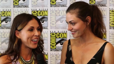 Phoebe_Tonkin__The_Originals__Teases_Hayley_s_Hybrid_Future_-_Comic-Con_2014_190.jpg