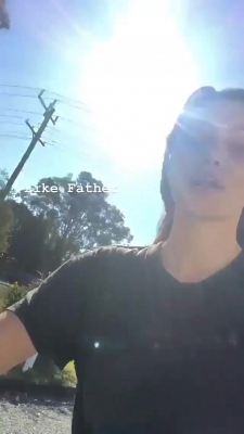 Phoebe_Tonkin_via_Instagram_Stories_Tal_pai__2.jpg