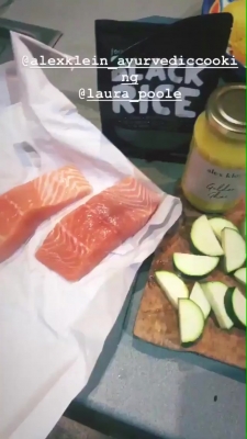 Phoebe_Tonkin_via_Instagram_Stories__2.jpg