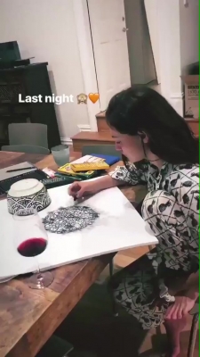 Phoebe_Tonkin_via_Instagram_Stories__2~1.jpg