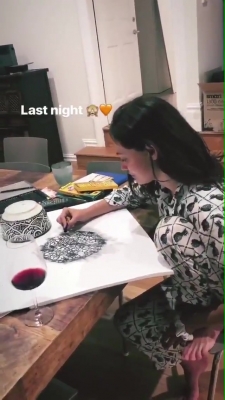 Phoebe_Tonkin_via_Instagram_Stories__3~0.jpg