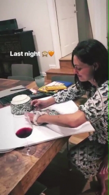 Phoebe_Tonkin_via_Instagram_Stories__6.jpg