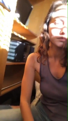 Phoebe_Tonkin_via_Instagram_Stories___28229_4.jpg