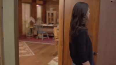 The_Originals__Phoebe_Tonkin_s_On_Set_Tour___Entertainment_Weekly_0318.jpg