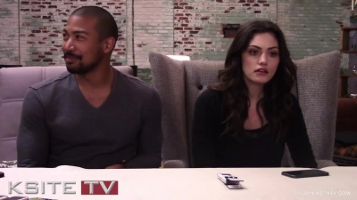 The_Originals_on_Set__Charles_Michael_Davis___Phoebe_Tonkin_0108.jpg