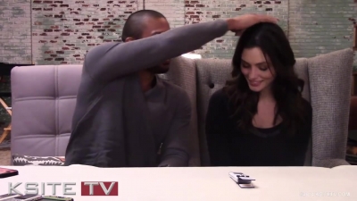 The_Originals_on_Set__Charles_Michael_Davis___Phoebe_Tonkin_0402.jpg