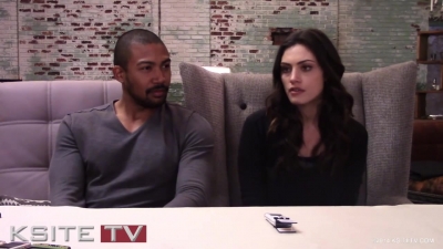 The_Originals_on_Set__Charles_Michael_Davis___Phoebe_Tonkin_0707.jpg