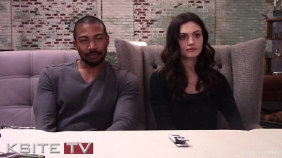 The_Originals_on_Set__Charles_Michael_Davis___Phoebe_Tonkin_0902.jpg